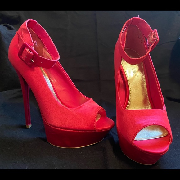 Heels - Picture 1 of 1